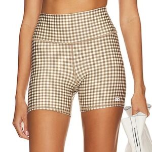 Alo Yoga Airlift Vapor Bike Short in Macadamia tan Gingham sz MEDIUM